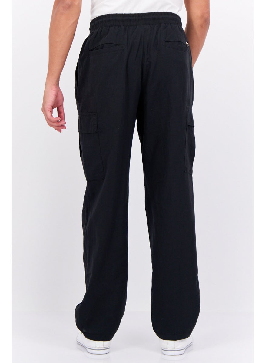 Jack Jones Men Looses Fit Solid Cargo Pants, Black  - Image 3