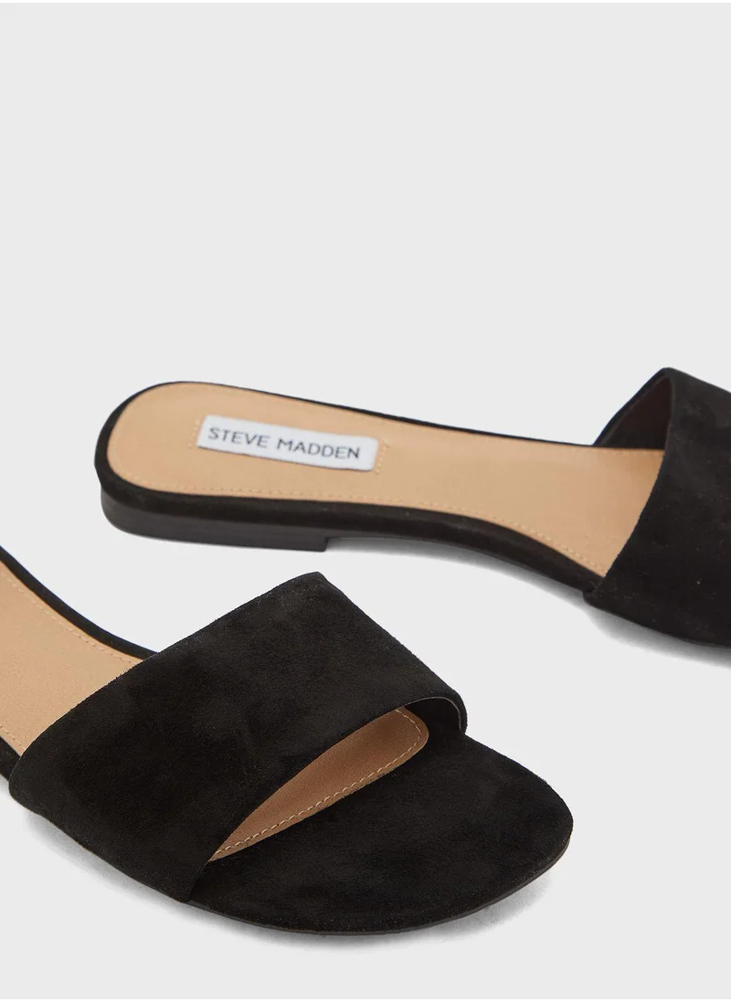 STEVE MADDEN Bevy Flat Sandal - Black