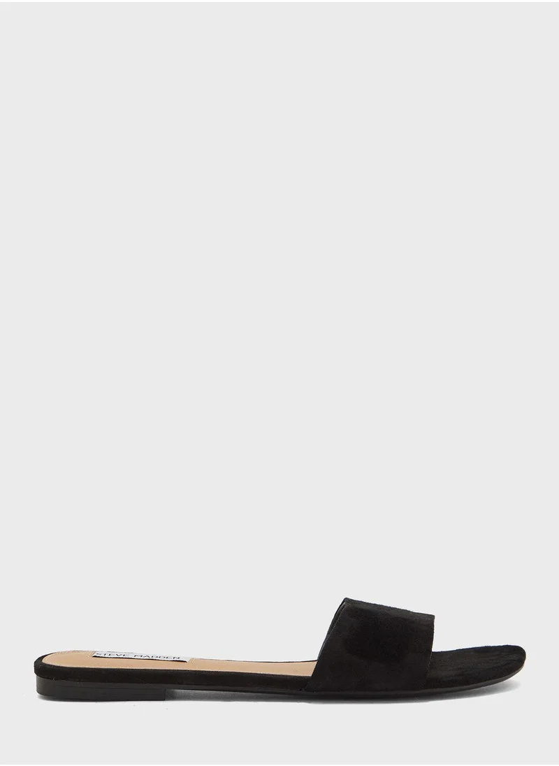 STEVE MADDEN Bevy Flat Sandal - Black