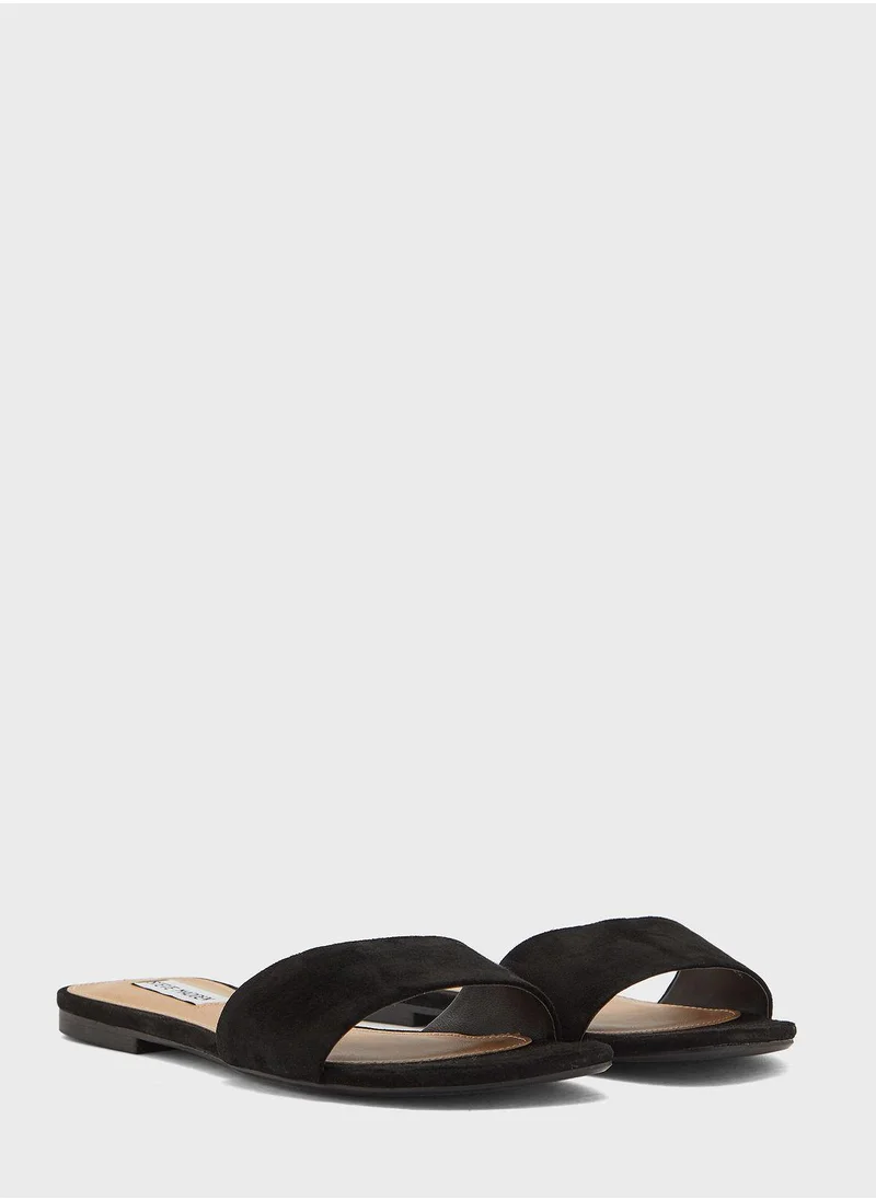 STEVE MADDEN Bevy Flat Sandal - Black