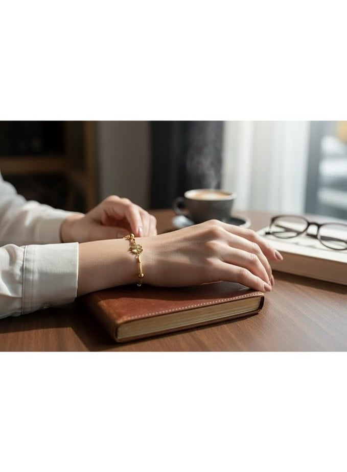 UShop A gold-tone bracelet from U-Shop, featuring a four-sided clover design, a chain with beads, a modern and elegant design, adjustable, for women. - Image 4