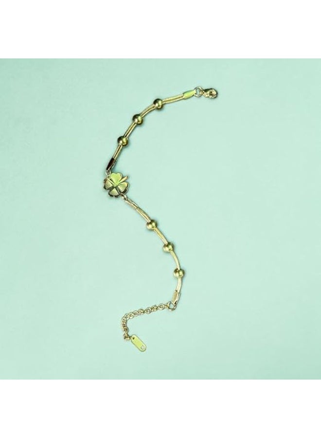UShop A gold-tone bracelet from U-Shop, featuring a four-sided clover design, a chain with beads, a modern and elegant design, adjustable, for women. - Image 5