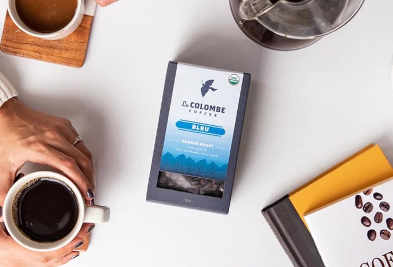 La Colombe قهوة لا كولومب بلو العضوية المحمصة الداكنة - عبوة 12 أونصة من 4 مع نكهات الكاكاو، المكاديميا وكريمة حلوة - Image 2