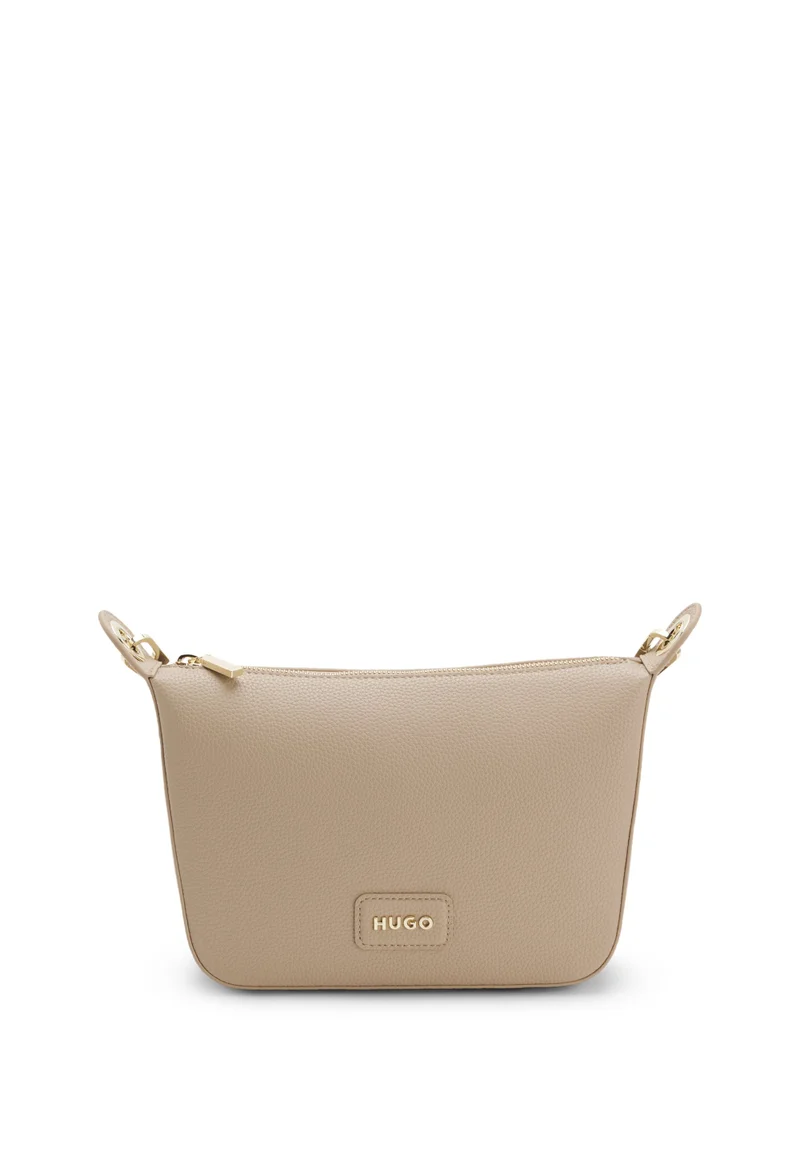 هوجو حقيبة كتف جلد صناعي محبب بإكسسوارات ذهبية