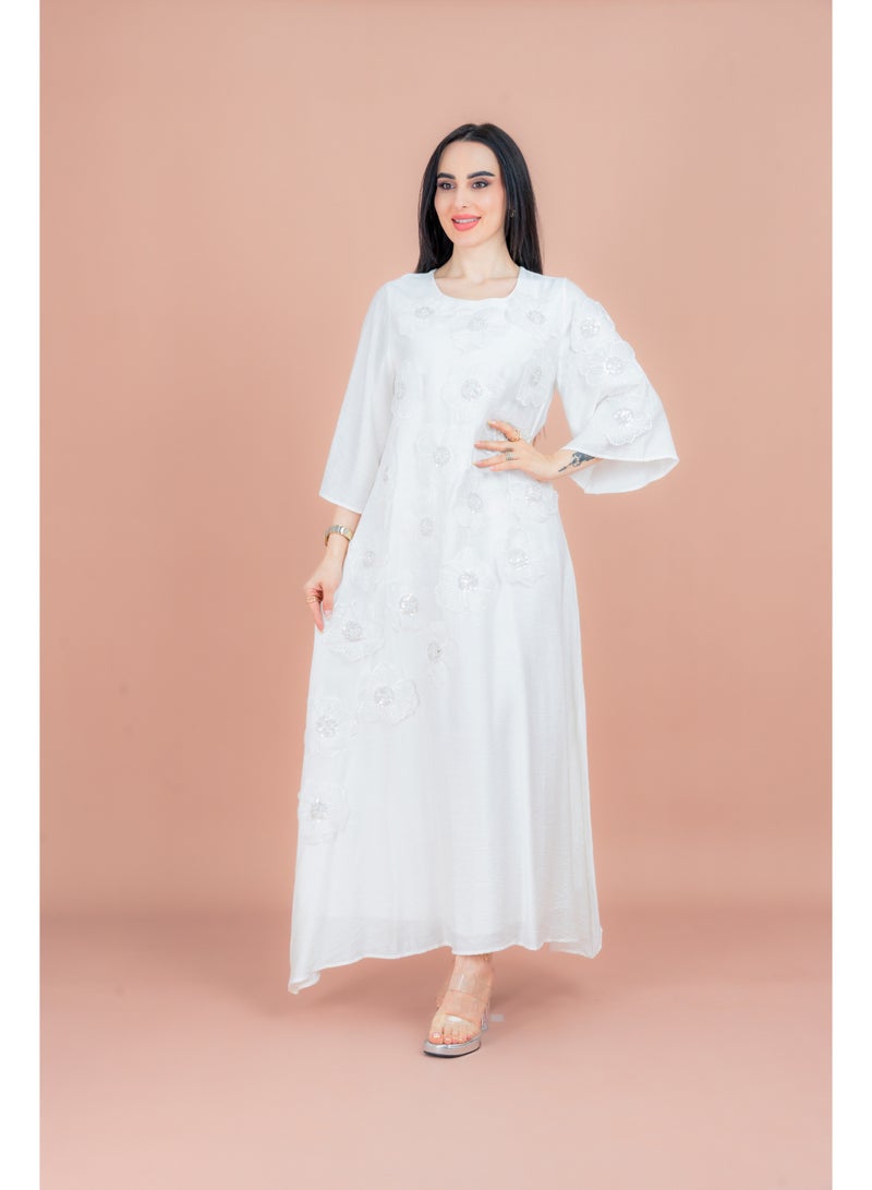 اكسا جلابية مطرزة بالزهور أبيض - Image 1