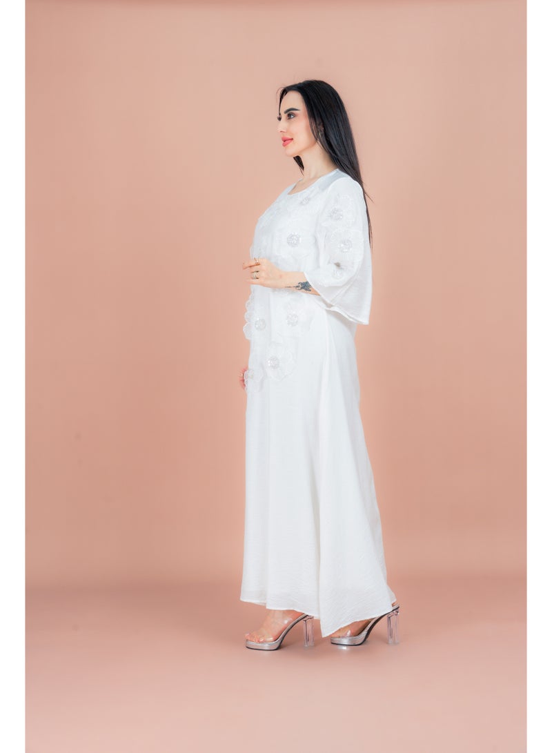 اكسا جلابية مطرزة بالزهور أبيض - Image 3