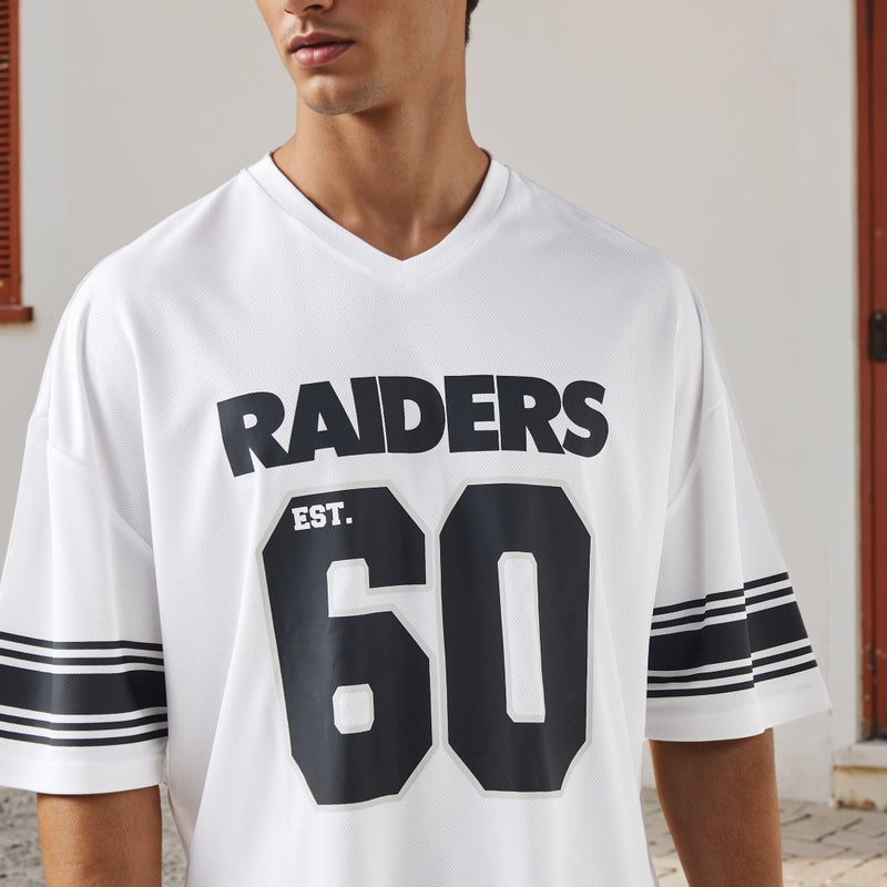 اس بي كاركترز تيشيرت رايدرز بطبعة وياقة على شكل حرف  وأكمام قصيرة - Image 4