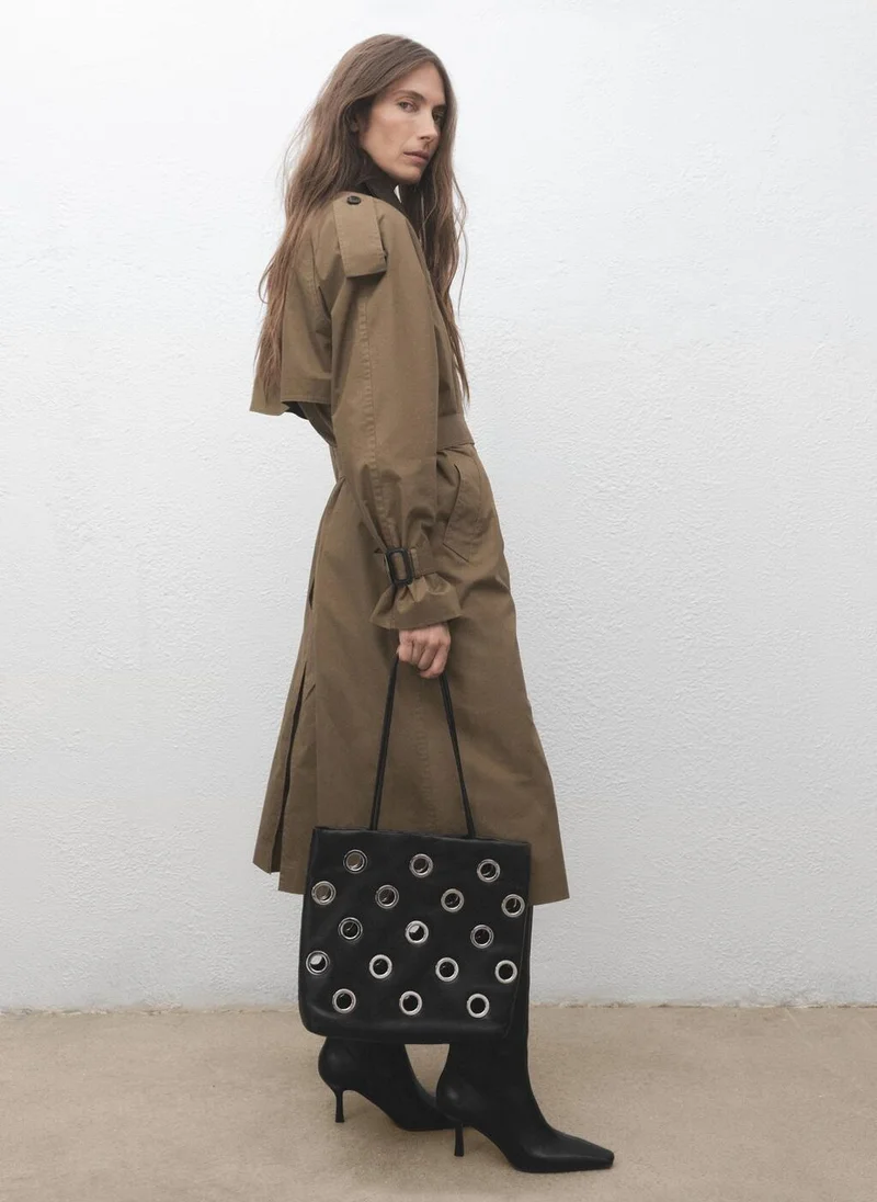 مانجو حقيبة كتف مزينة بالثقوب