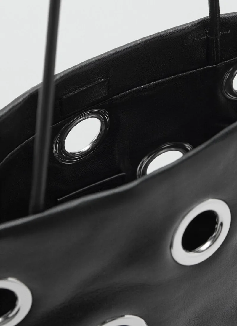 مانجو حقيبة كتف مزينة بالثقوب