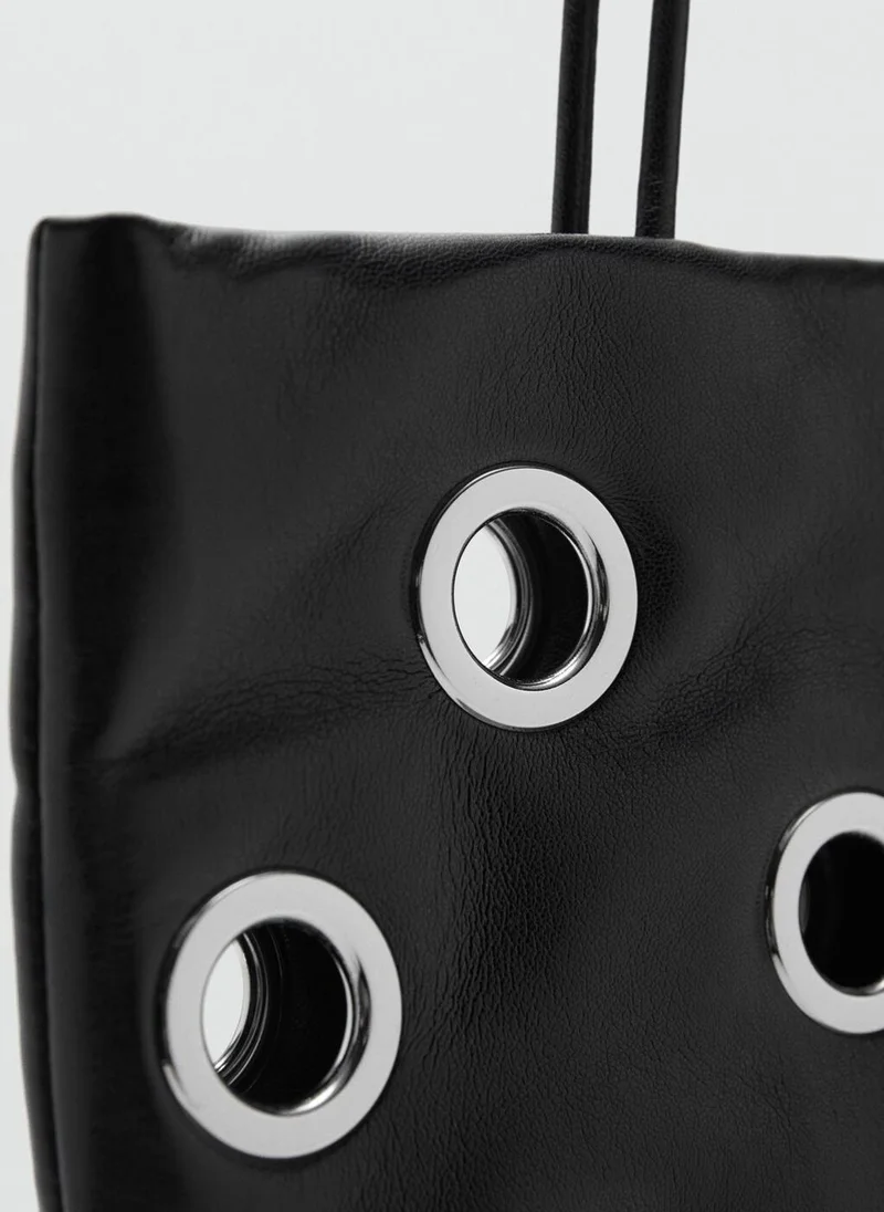 مانجو حقيبة كتف مزينة بالثقوب