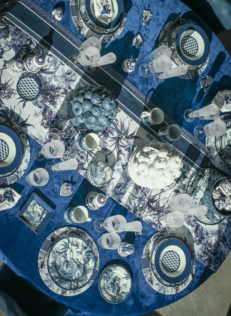 Baci Milano - Versailles Cake Plate Diam 31 - Porcelain - Image 4