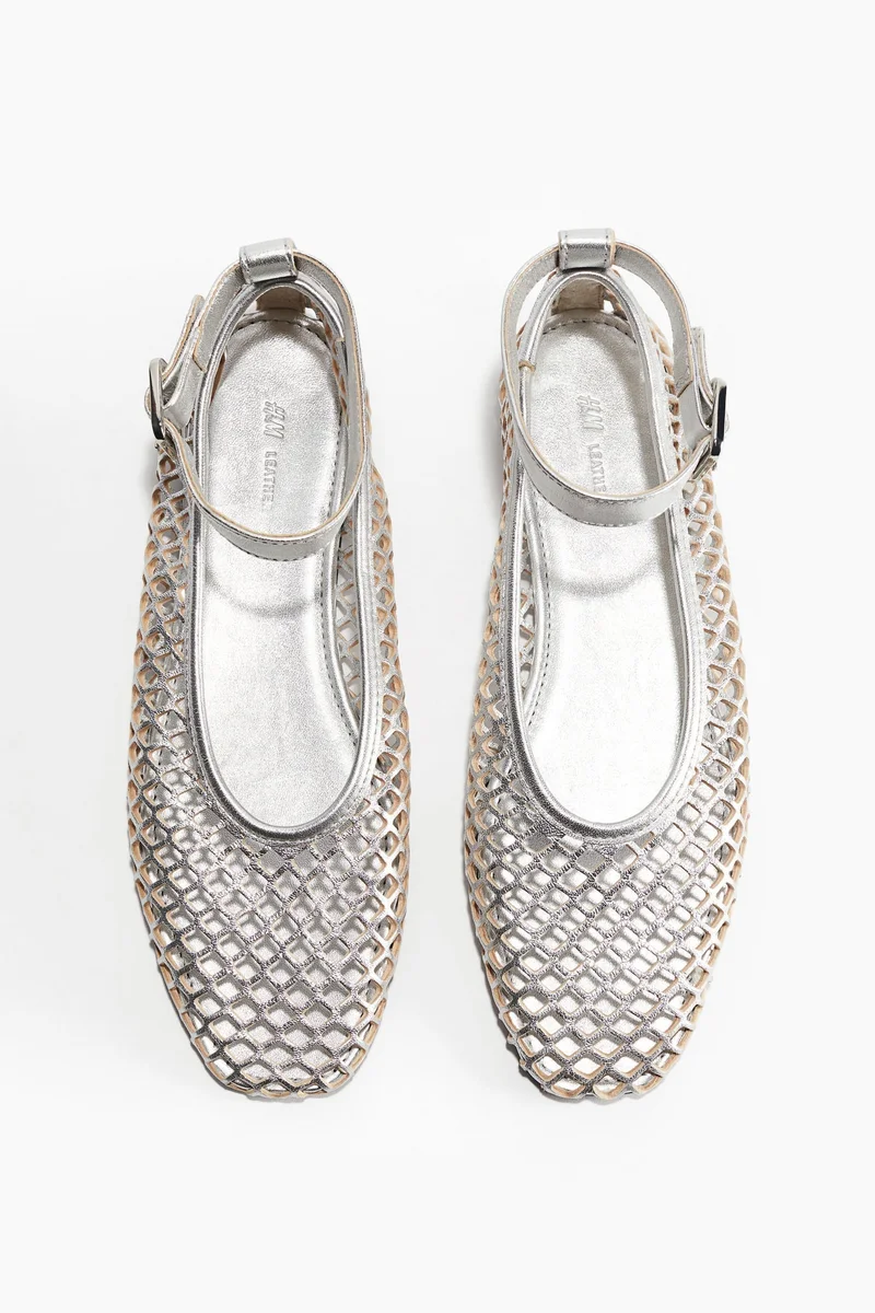 اتش اند ام أحذية باليه من الجلد مزينة بثقوب