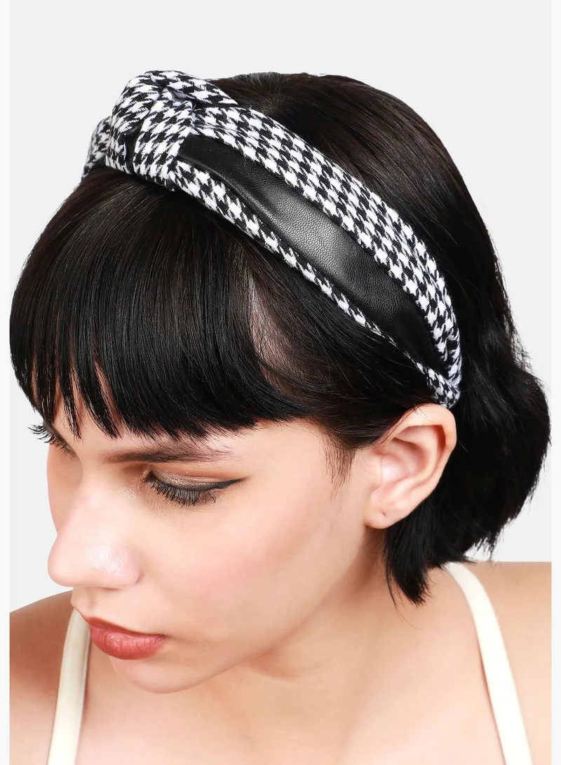 SOHI Trendy Casual Wear Plastic Hair Band with Designer Fabric For Women