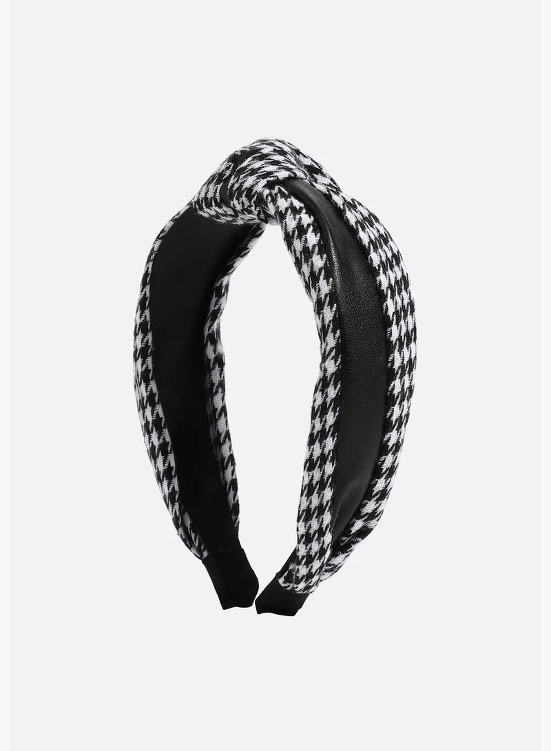 SOHI Trendy Casual Wear Plastic Hair Band with Designer Fabric For Women