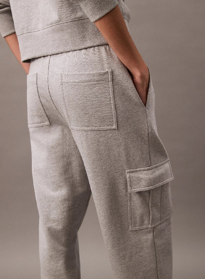 كالفن كلاين جينز بنطال رياضي خفيف للركض بجيوب كارجو وقصة واسعة - Image 5