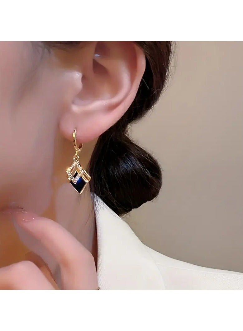 Goolsky أقراط نسائية مزدوجة على شكل ماسة بتصميم أنيق بلون ذهبي مع زينة متلألئة - تصميم خفيف وفاخر للاستخدام اليومي والمناسبات الخاصة، أقراط للاستخدام اليومي|أقراط نسائية أنيقة|تشطيب بلون ذهبي، أقراط جديدة - Image 5