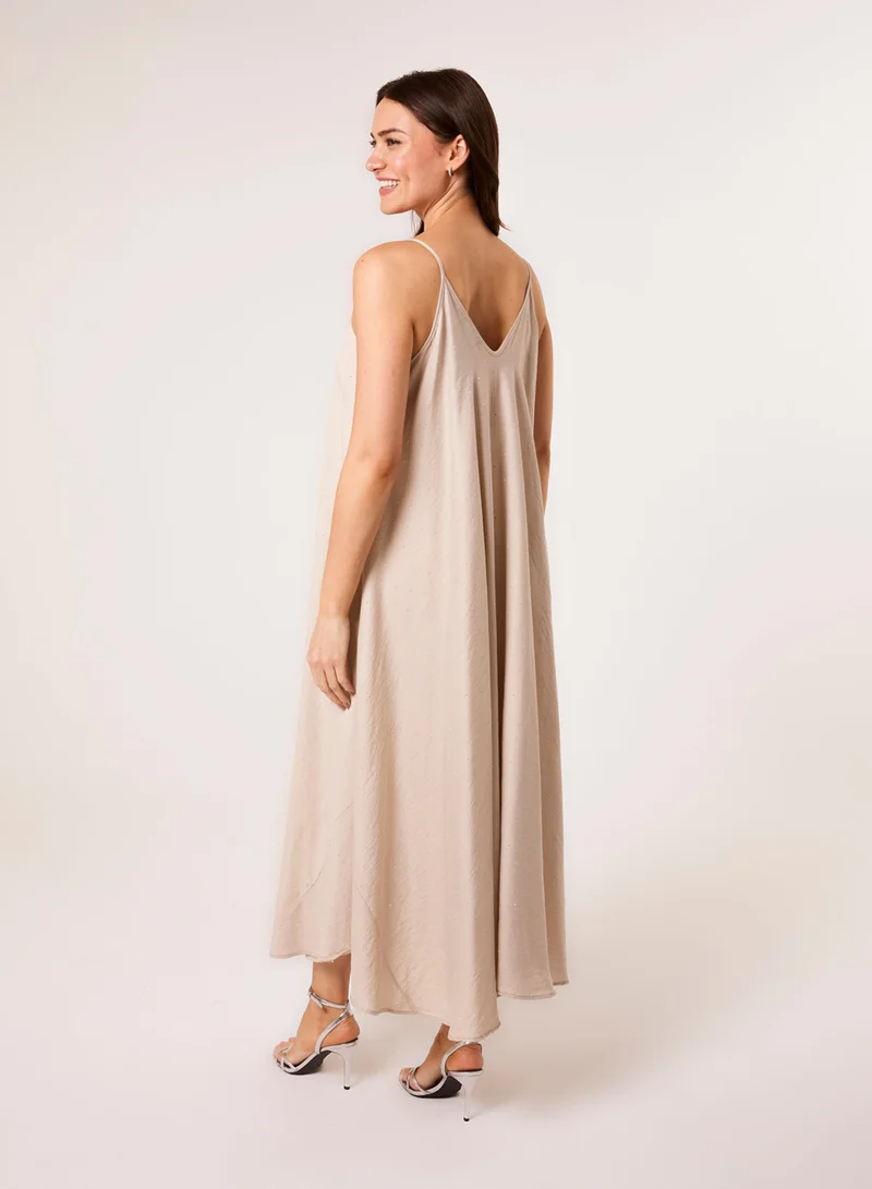 بلو فانيلا فستان بياقة على شكل حرف  مرصع بالألماس