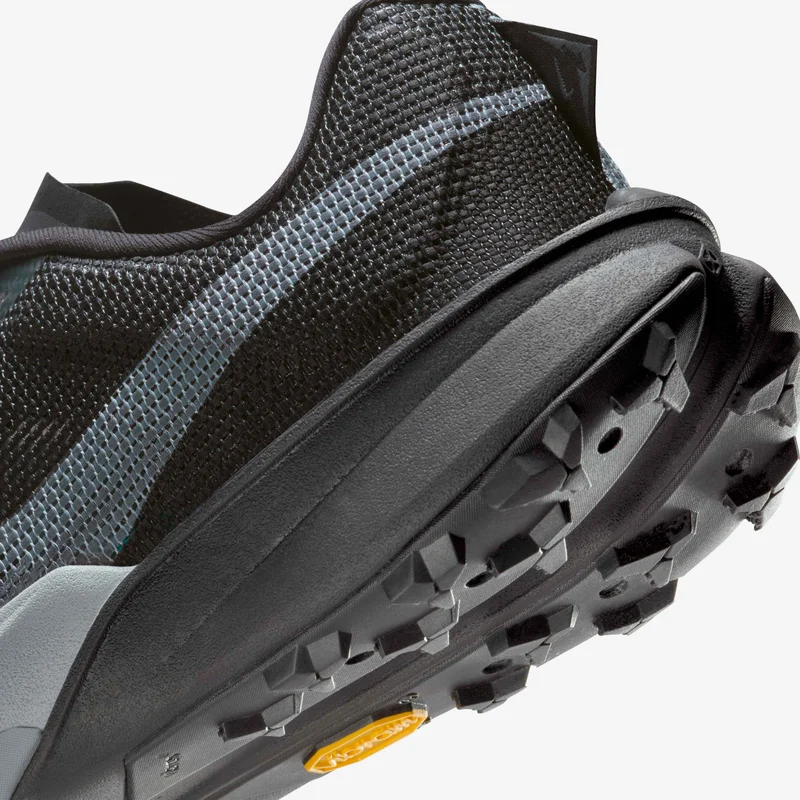 Nike Men's Kiger 10 Trail Running Shoes