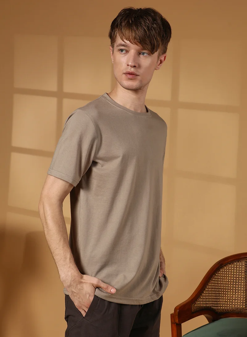 Campus Sutra Men's Cloud Grey Solid Regular T-Shirt