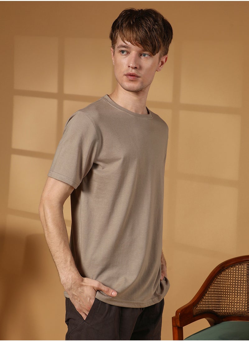 Campus Sutra Men's Cloud Grey Solid Regular T-Shirt  - Image 3