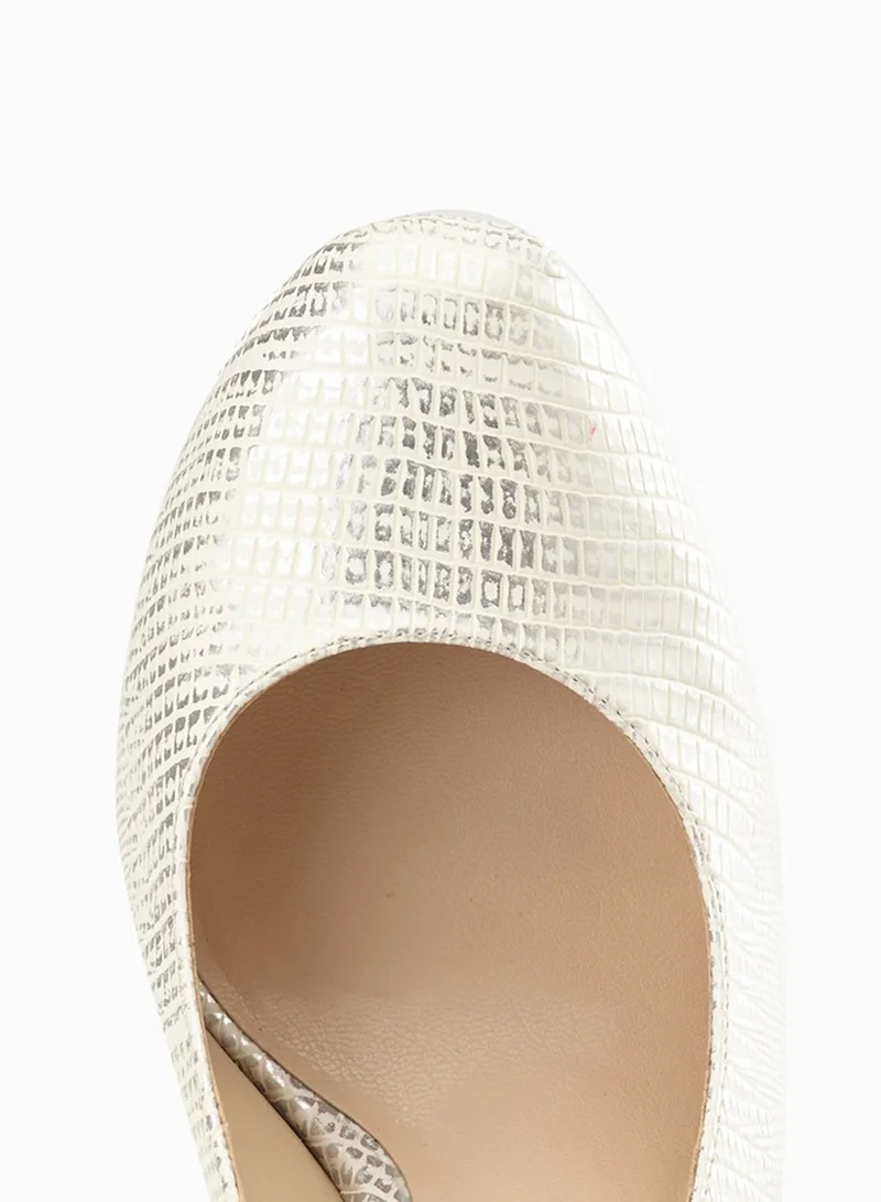 GUESS Cut Out Platform Pumps