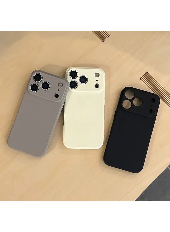 غطاء هاتف أسود من مادة TPU مقاوم للصدمات لجهاز iPhone 16 Pro Max - Image 2