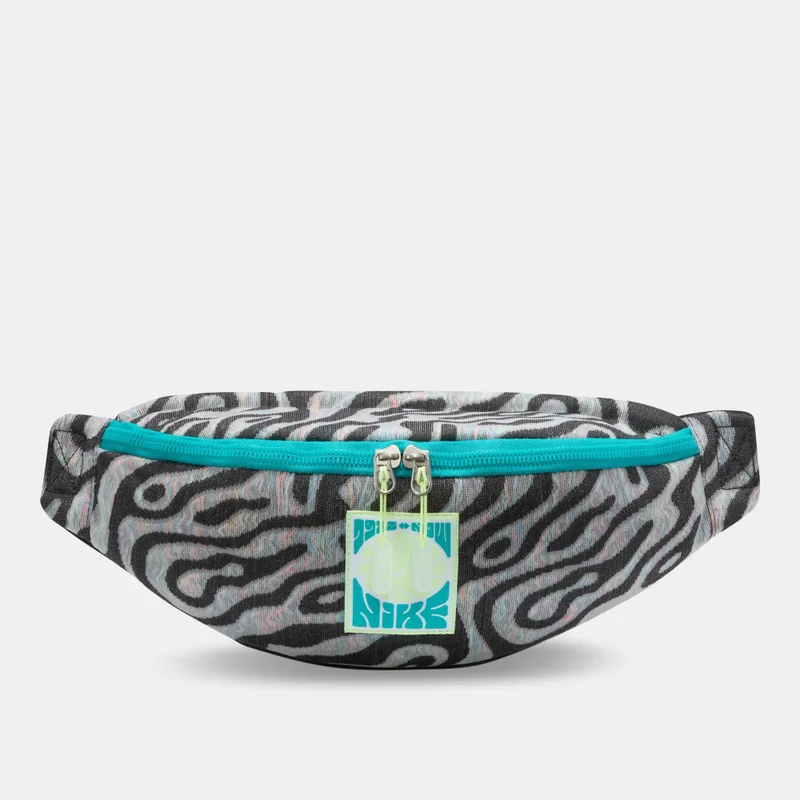 نايكي حقيبة الورك التراثية