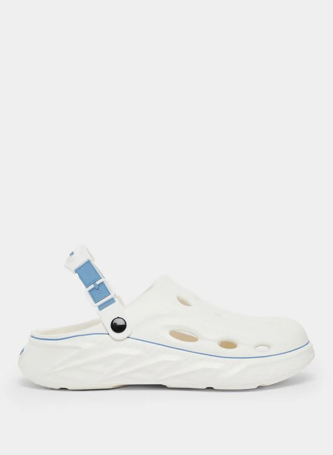 ستايلي شبشب سهل الارتداء بتفاصيل متباينة