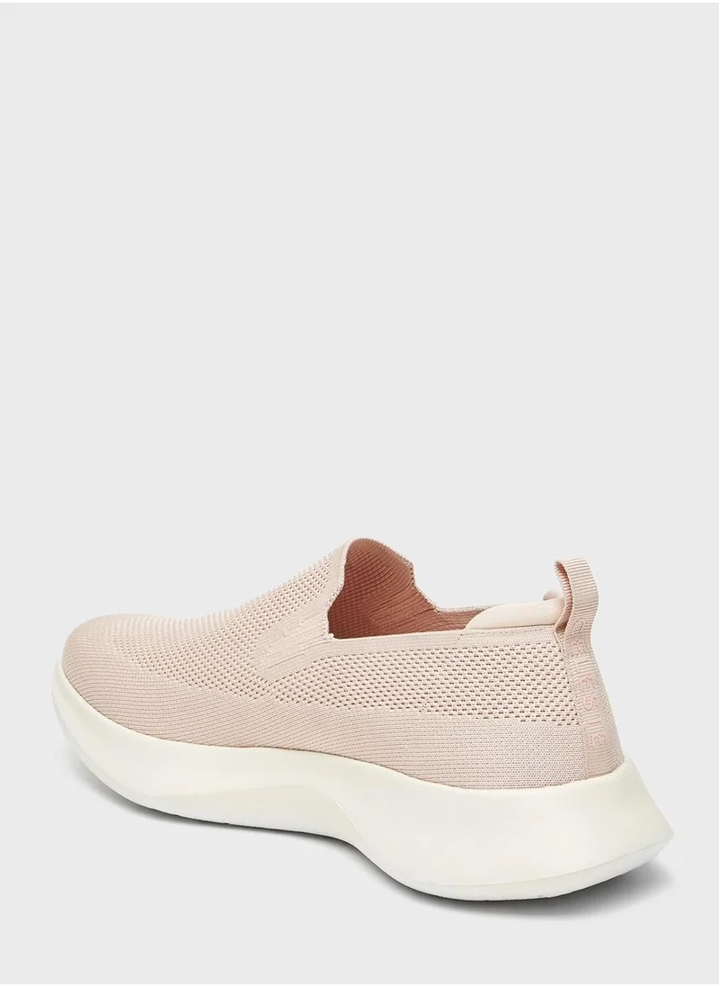 Celeste Essential Low Top Sneakers