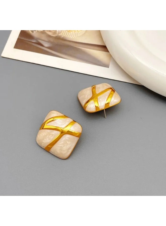 Square beige earrings - Image 2