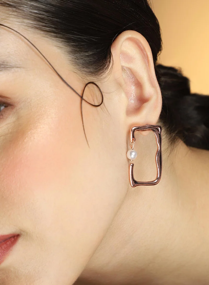 سوهي أقراط نسائية متدلية من الكادير بلون وردي بلمسة لؤلؤ صناعي من خليط معدني بإغلاق ضاغط للمناسبات الكاجوال والسهرة