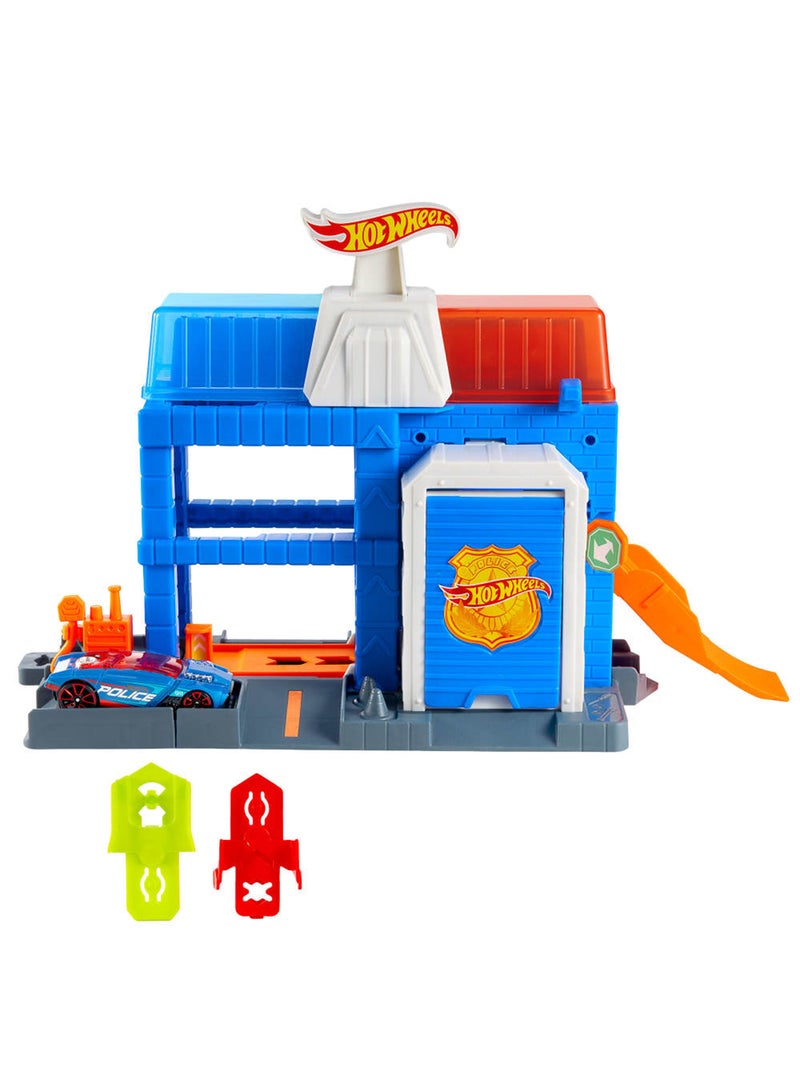 Hot Wheels Toy Car Track Set, City Downtown Police Tower Playset & 1:64 Scale Die-Cast Police Vehicle, Expands to 3 Levels, Speed Snap Track System - Image 1