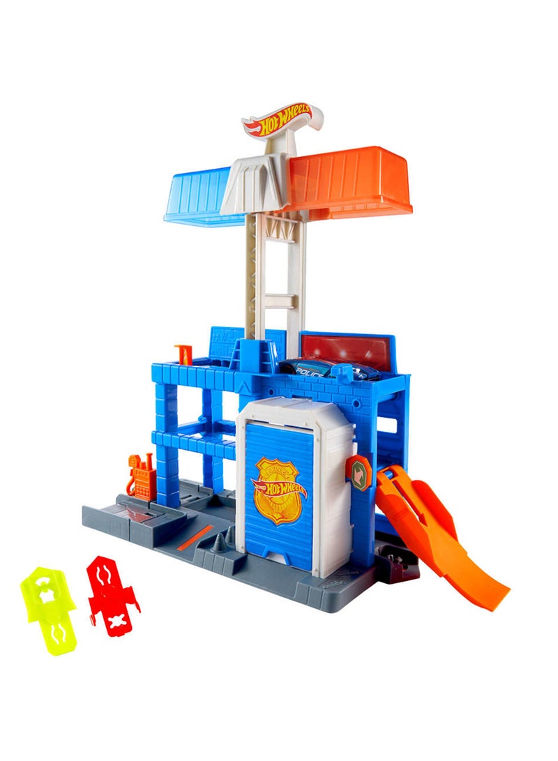 Hot Wheels Toy Car Track Set, City Downtown Police Tower Playset & 1:64 Scale Die-Cast Police Vehicle, Expands to 3 Levels, Speed Snap Track System - Image 3