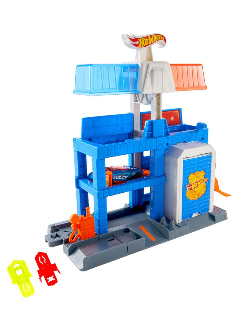 Hot Wheels Toy Car Track Set, City Downtown Police Tower Playset & 1:64 Scale Die-Cast Police Vehicle, Expands to 3 Levels, Speed Snap Track System - Image 4