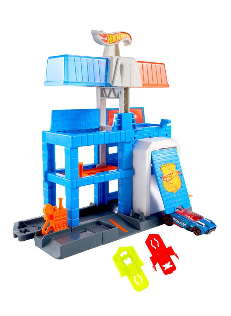Hot Wheels Toy Car Track Set, City Downtown Police Tower Playset & 1:64 Scale Die-Cast Police Vehicle, Expands to 3 Levels, Speed Snap Track System - Image 2