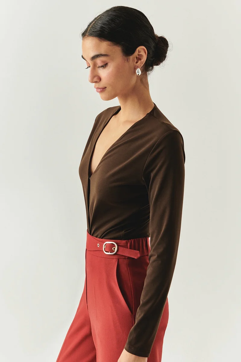 EXQUISE Wrap-Neck Long-Sleeved Regular Knit Brown Blouse