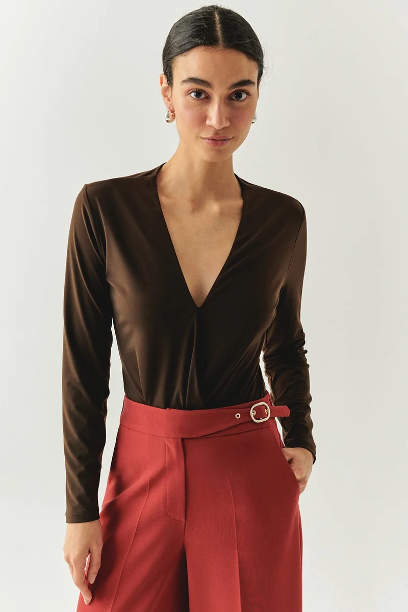 EXQUISE Wrap-Neck Long-Sleeved Regular Knit Brown Blouse