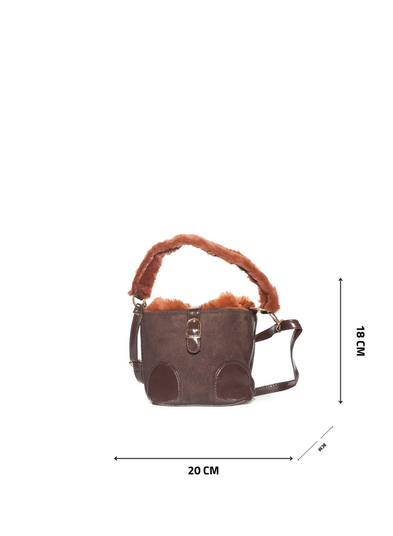 شنطة شمواه حريمي بكتف فرو ناعم – شيك ومميزة - Image 4