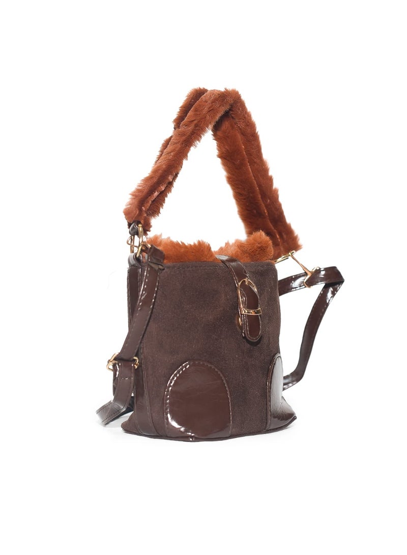 شنطة شمواه حريمي بكتف فرو ناعم – شيك ومميزة - Image 5