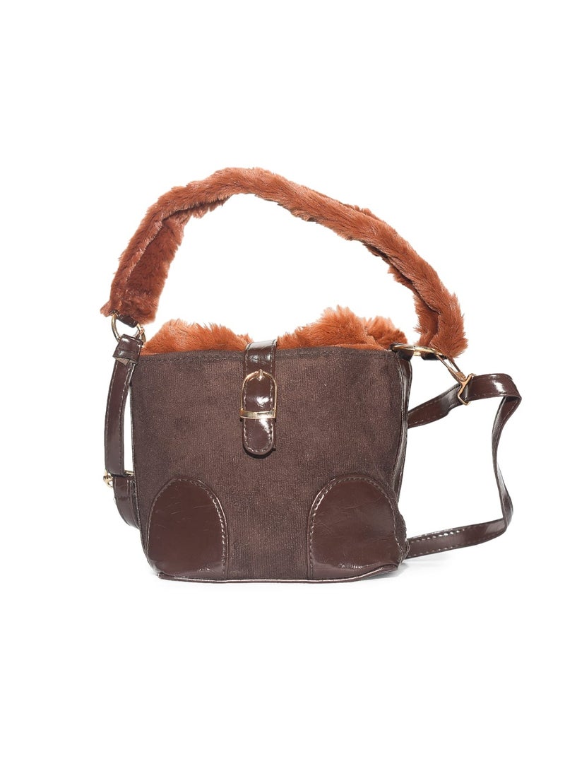 شنطة شمواه حريمي بكتف فرو ناعم – شيك ومميزة - Image 1