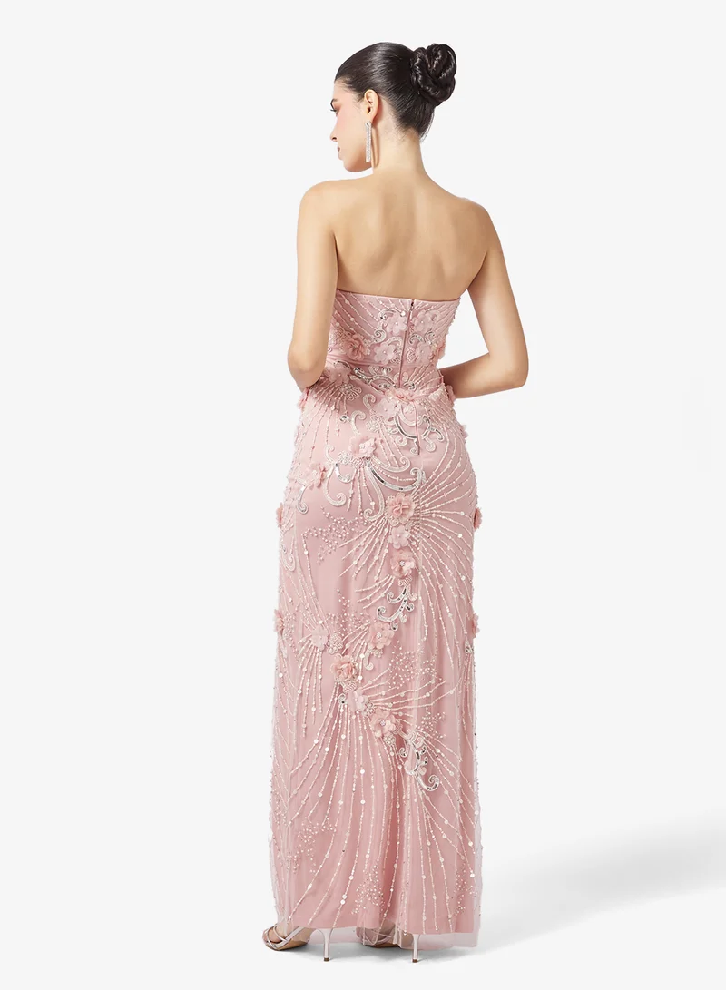 نمشي x فستان سهرة مزين بالخرز بياقة على شكل قلب