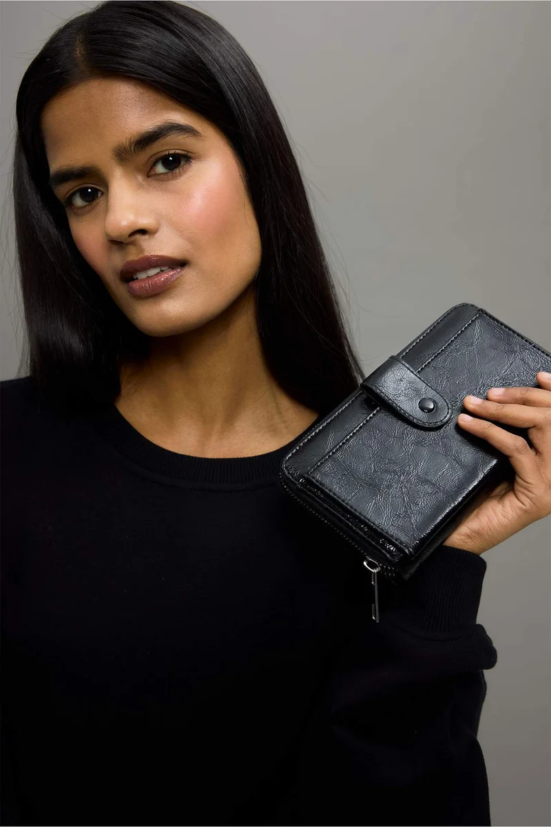 ديفاكتو Woman Faux Leather Wallets