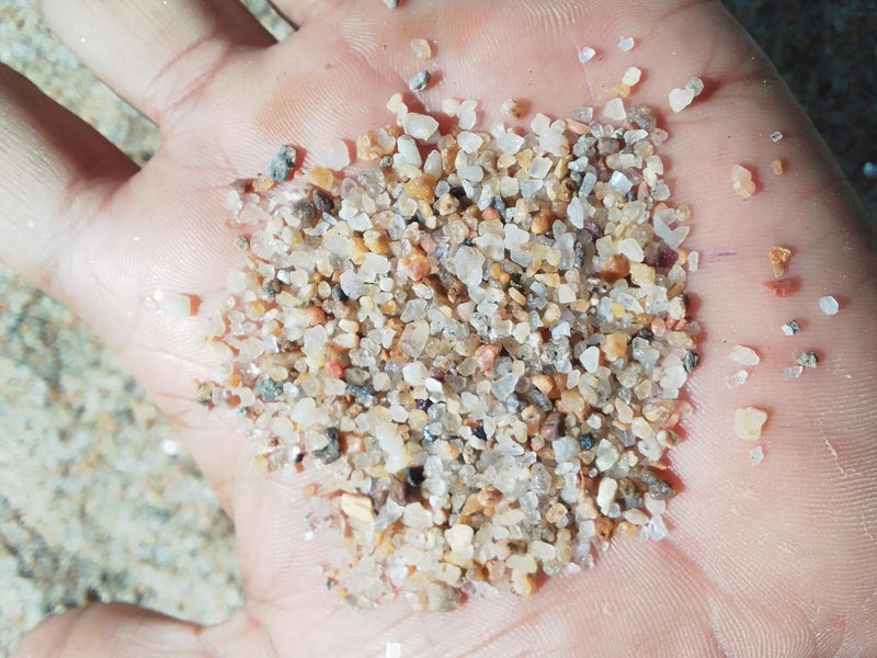 RUKDA® Natural Organic River Sand – White Golden Mix | Sugar‑Size Sand | Aquarium & Terrarium Substrate for Freshwater, Marine, Shrimp, Snail, Turtle Habitats & Reptile – Natural Filter (900 gm) - Image 1
