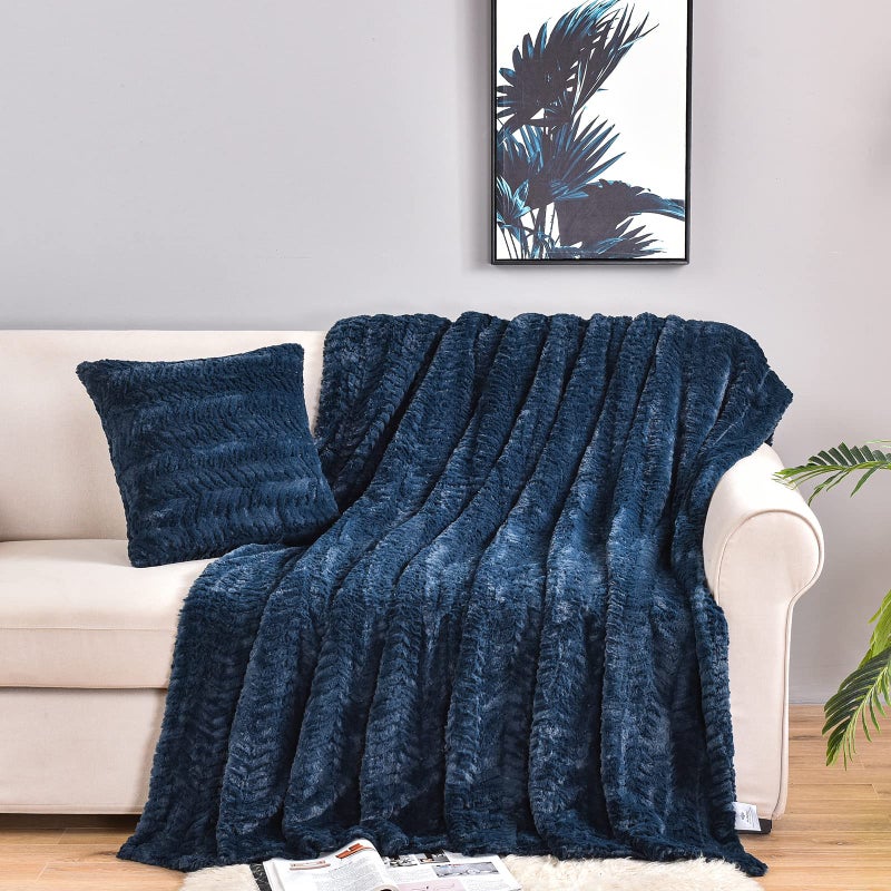 YUSOKI Luxury Faux Fur Twin XL Blanket for Twin XL Bed 2 Layers52lbAll AgesHome Decoration Without PillowsNavy Blue63x90