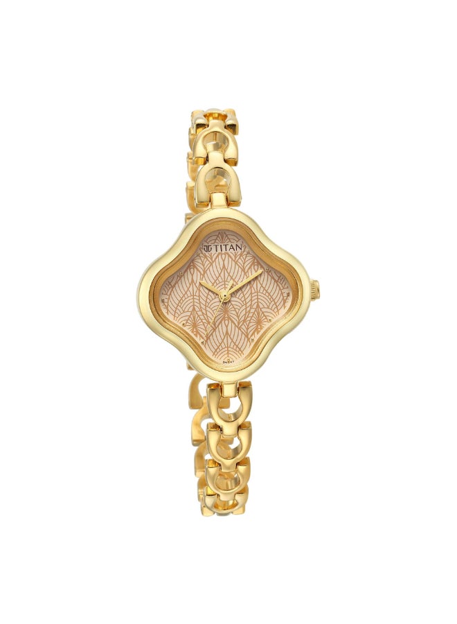 TITAN ساعة نسائية كاجوال أنالوج بمينا بيج، طلاء أصفر - Image 2