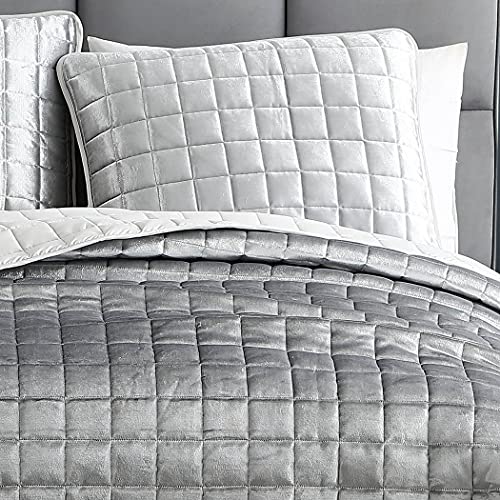 Riverbrook Home Lyndon Quilt Set, Queen, Silver, 3-Piece Set - Image 4