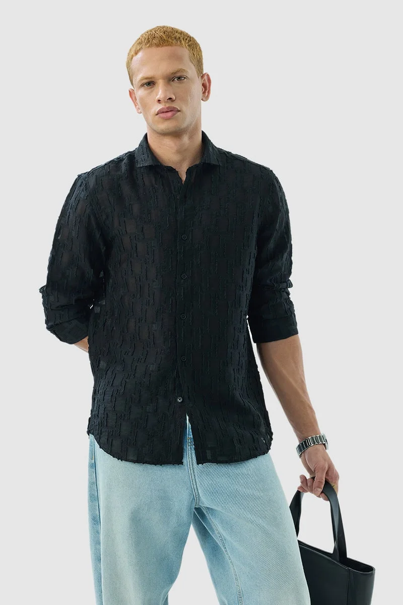 سنيتش قميص أسود فاخر بقصة ضيقة وملمس مميز