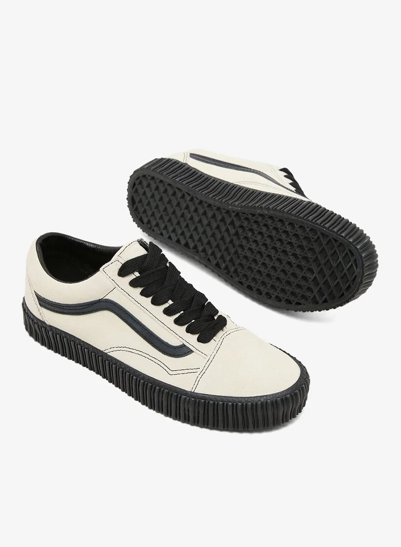 فانز حذاء كلاسيكي قديم