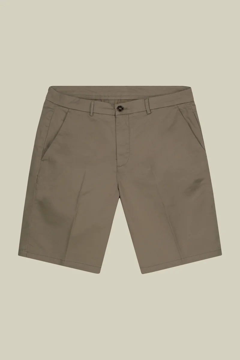Classic men's Bermuda shorts with a twill construction - Taupe