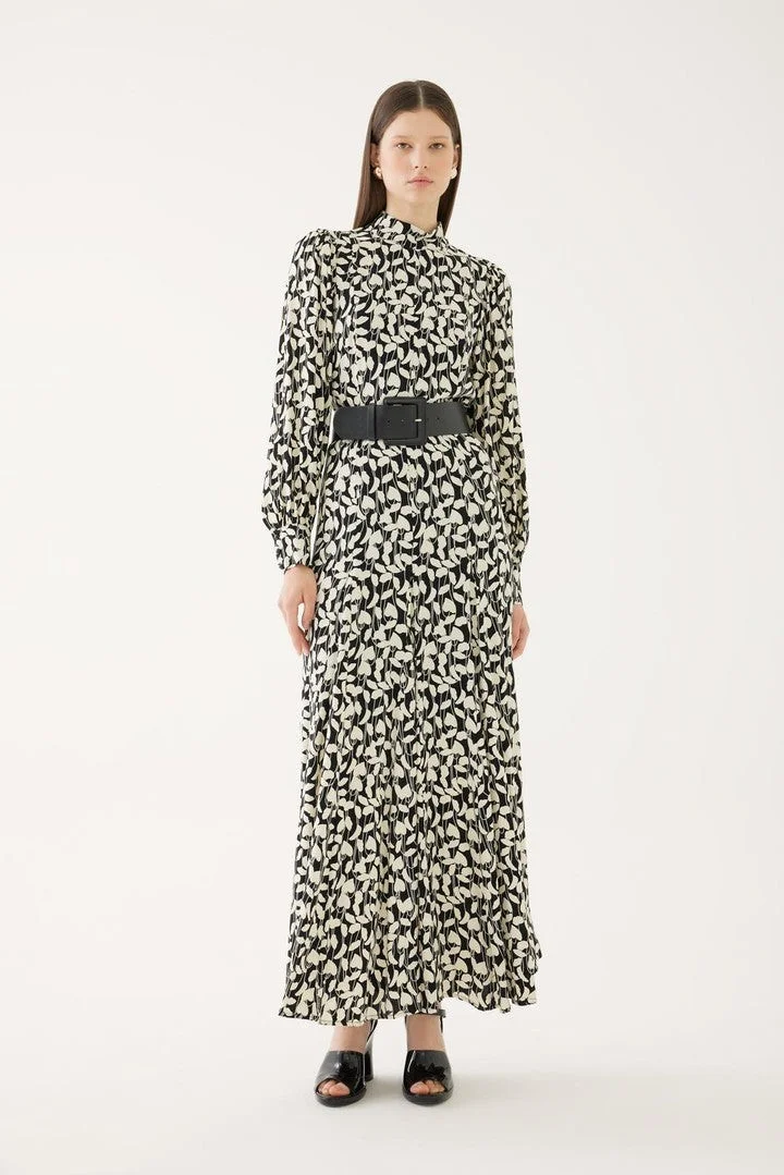 EXQUISE High-Neck Belted Dress
